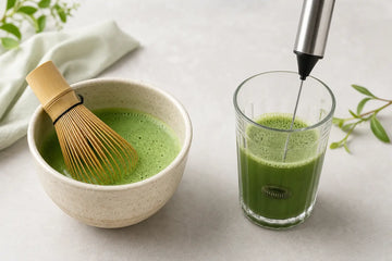 Matcha tea keverő: chasen vagy elektromos habosító?